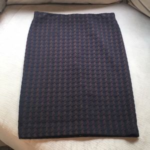 Houndstooth pencil skirt